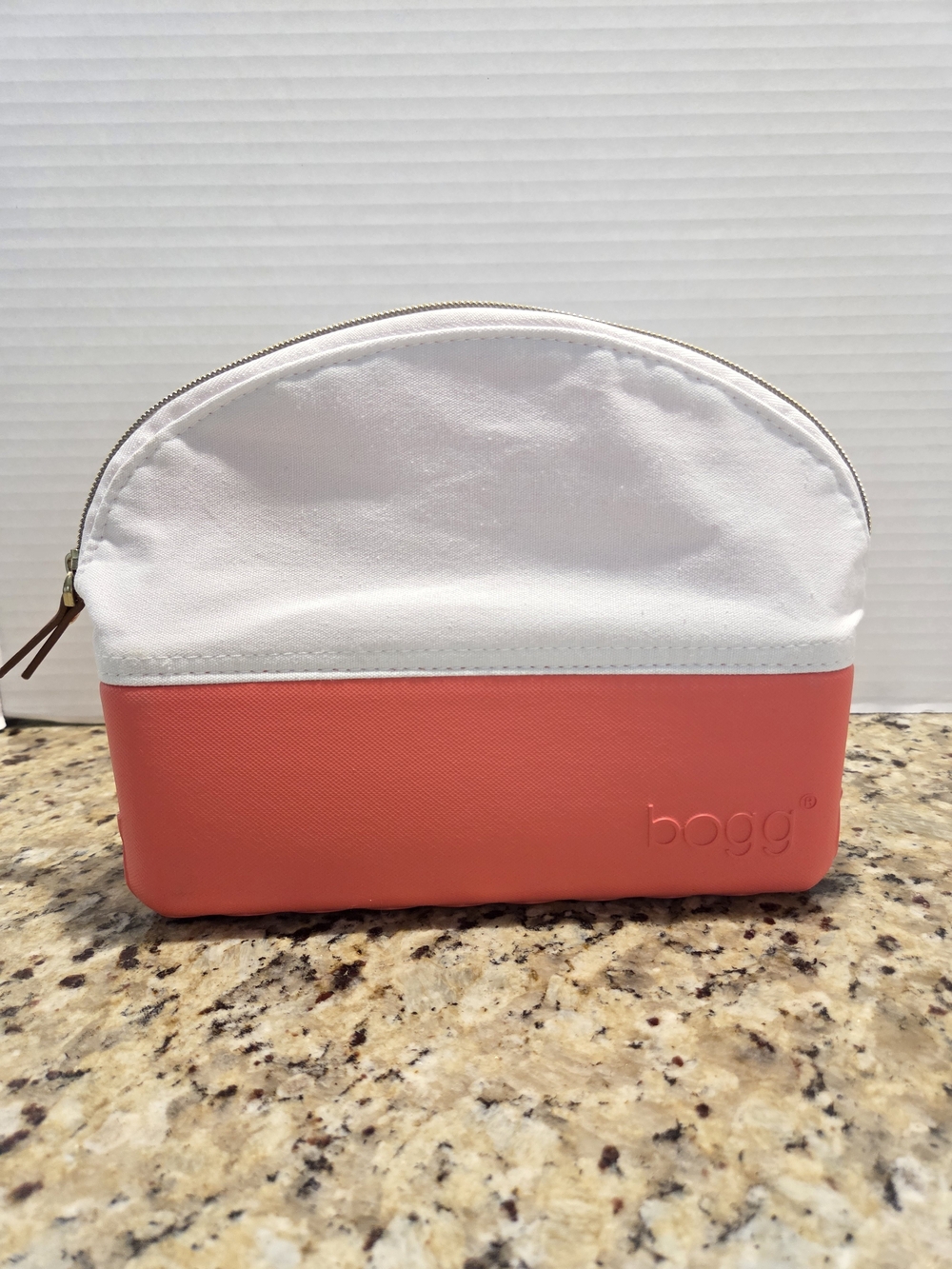 Beauty and the Bogg Bag Coral Makeup Bag Waterproof Travel Pouch Canvas NWOT